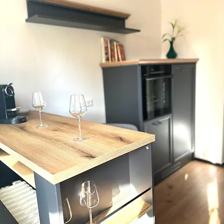 Ka-city, 3 Zi, 75qm, Parken, Balkon, Wlan, Netflix Ruhige Lage Apartament *