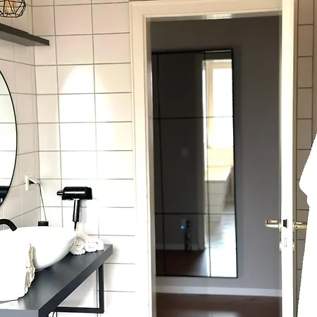 Ka-city, 3 Zi, 75qm, Parken, Balkon, Wlan, Netflix Ruhige Lage Apartament