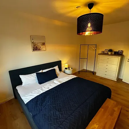 Ka-city, 3 Zi, 75qm, Parken, Balkon, Wlan, Netflix Ruhige Lage Apartamento