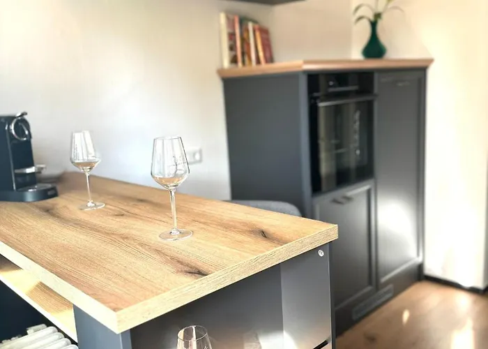 Ka-city, 3 Zi, 75qm, Parken, Balkon, Wlan, Netflix Ruhige Lage Apartamento *