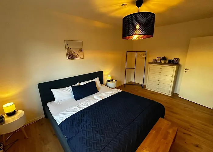 Ka-city, 3 Zi, 75qm, Parken, Balkon, Wlan, Netflix Ruhige Lage Apartamento